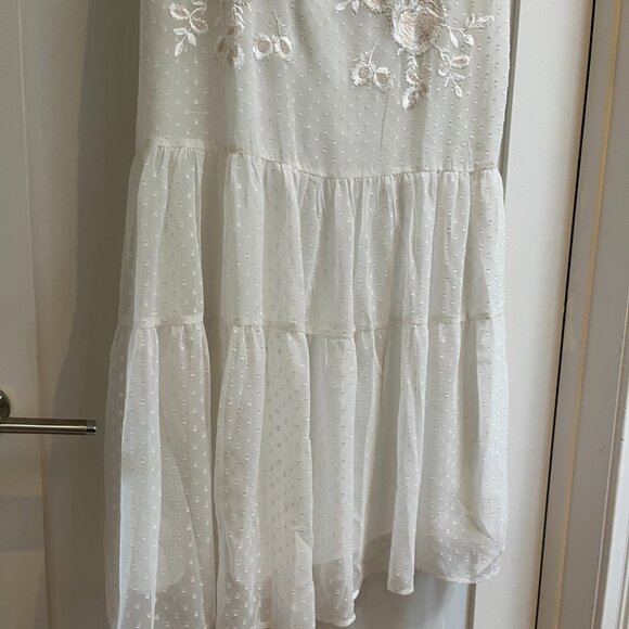 Hope & Ivy Embroidered & Beaded Midi-Length Tiered Dress in White --never worn - Picture 3 of 16